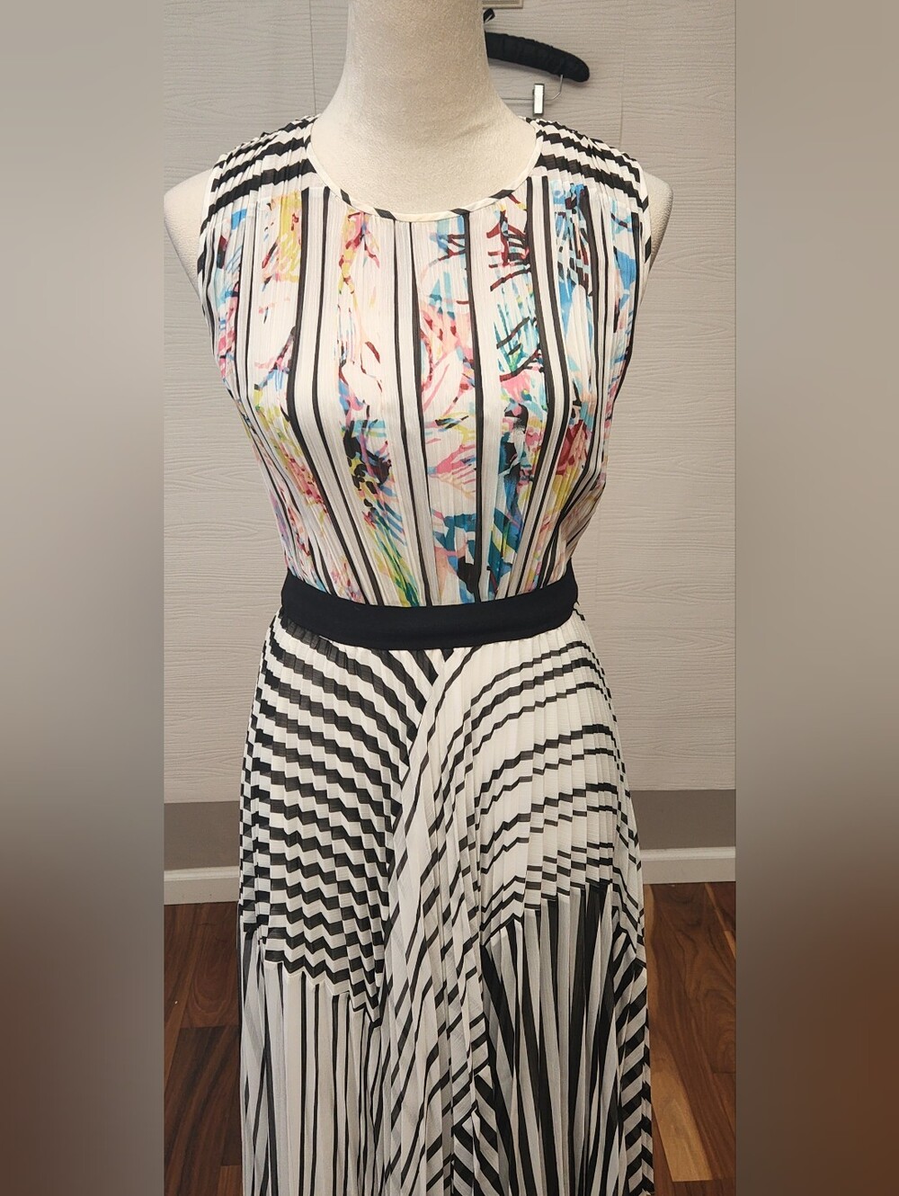 BCBGMAXAZRIA Colorblock Pleated Midi Kaitlynn Dress Multicolor Abstract Stripe - Picture 2 of 11